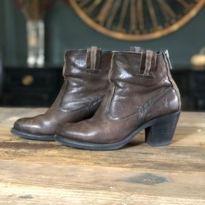 Frye Leslie Artisan Short Boot
